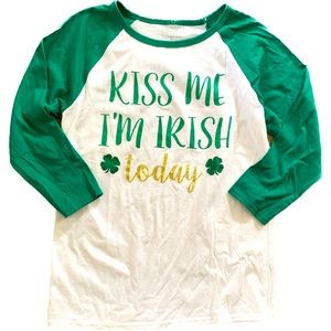 FREEZE 🍀🍀🍀St. Patrick's Day Baseball Shirt/ Kiss Me I’m Irish (M)🍀🍀🍀